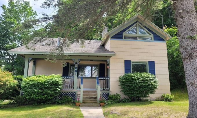 Elberta House | New! Dunes of Tranquility - Super Cute & Great Location! 3 Bathrooms as Well!