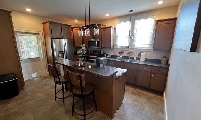 Elizabethtown Condo | “New” Elizabethtown Poplar Place!