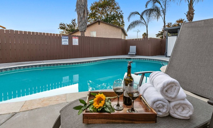 Clairemont Mesa East House | New Entire Bella House San Diego w/Pool