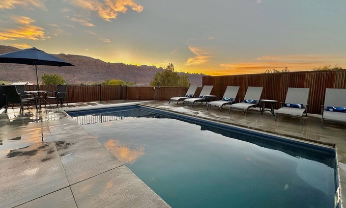 Moab South Valley House | New Exclusive Retreats Panorama 5 Bedroom plus loft ALL SUITE HOME Sleeps 20