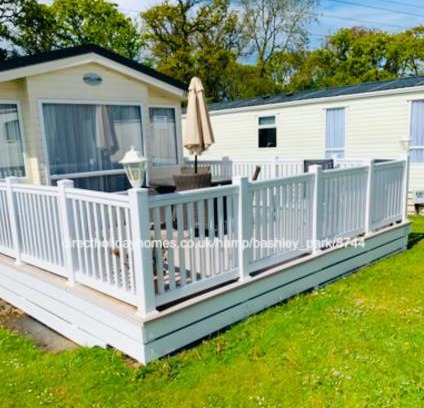 New Forest District Resort | NEW FOREST Hoburne Bashley Holiday Park, Spacious Caravan Sycamore 201 Sleeps 6