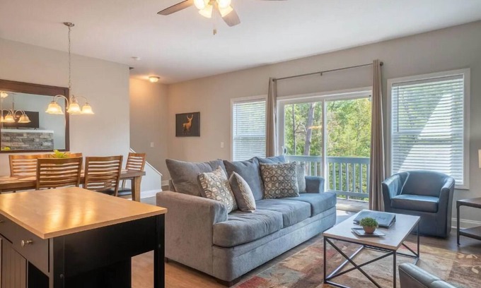 Helen House | New! Golf View located in Valhalla Resort! Minutes to Oktoberfest!