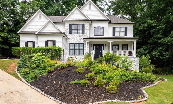 Suwanee House | New! - Great Family Home in Suwanee | Dog Friendly | Gas South Arena | Community Pool