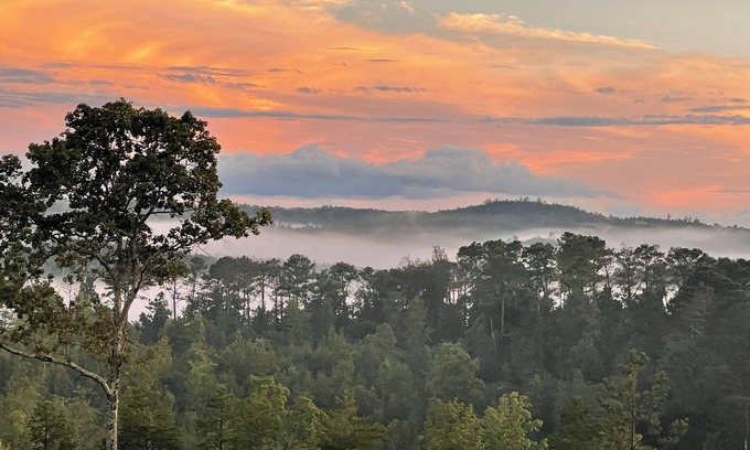 Esom Hill House | New guest house w/awesome view, across from Ladiga bike trail, close to ATV park