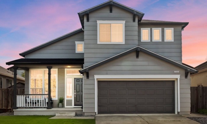 Southwest Santa Rosa House | “NEW” Half Moon Retreat/+Pool Table/- 5 min away from GRATON casino