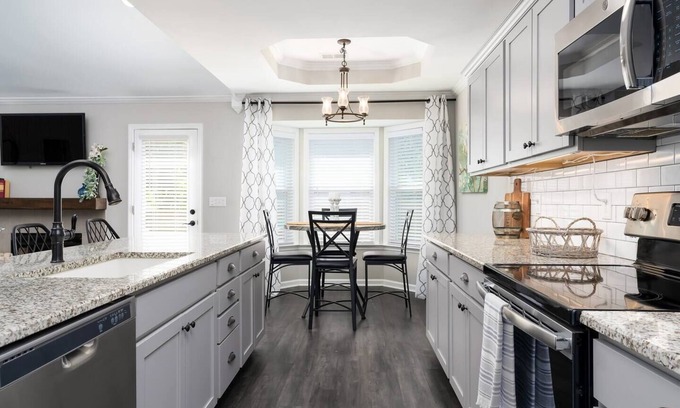 Helena House | NEW! Hamptons On The Rocks - Close to Downtown