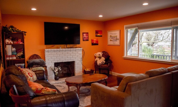 Gilroy House | NEW - Havilahland Guest House on a Farm