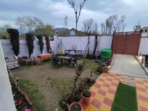 Srinagar Bed & Breakfast | New Heaven Canal Guest House