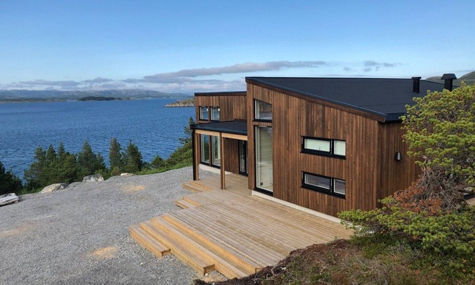 Indre Nærøy House | New holiday home, idyllically located by the sea
