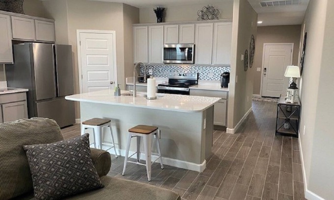 Buckeye House | New home close to Watson shopping area. Prof furnished. All utilities included