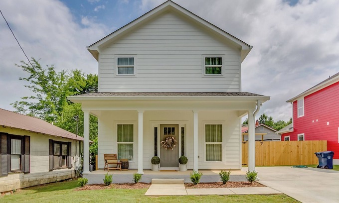 Northport House | New Home in walking distance to local favorite restaurants.