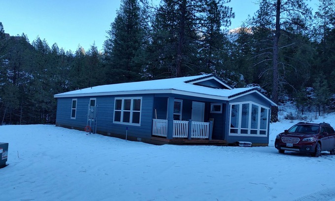 Lincoln House | New home on acreage, motorhome hookup, 4 miles from free boat ramp.
