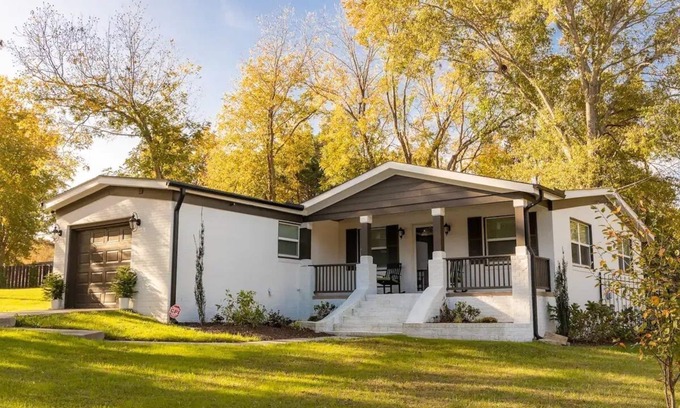 Northeast Raleigh House | New Hope House! 20 Min to RDU| Outdoor Kitchen!