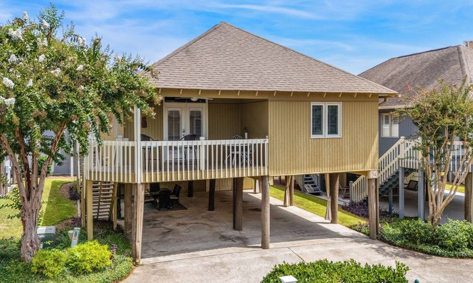 Myrtle Beach Cottage | *NEW* I Luxury Beach House I Walk to Beach I Pool