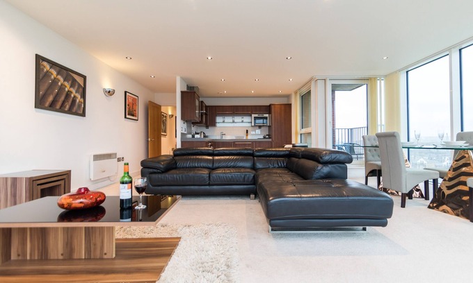 Docklands Apartment | New Island 2 Bed and 2 Bath Apartment