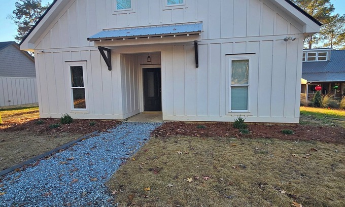 Fort Gaines House | New lakefront 3 bedroom, 2 story house in lovely Georgetown with private dock