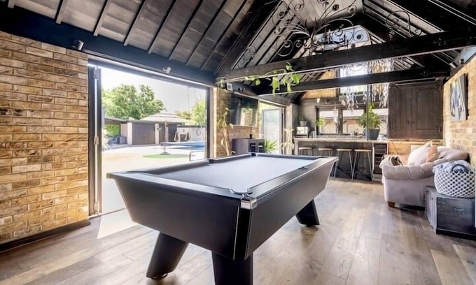 Ware Villa | NEW Launch! Rowans Luxury Villa Pool & Games Room