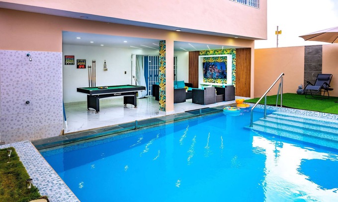 Prado Oriental House | NEW LISTIN 15 minutes from the aiport, 25 from the beach, BBQ grill, pool table