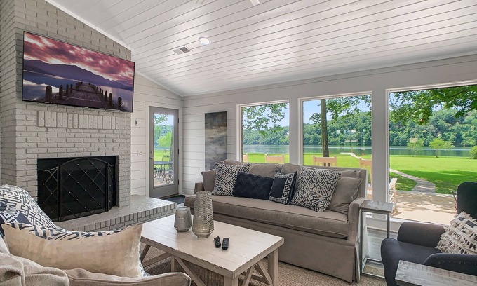 Northport House | New Listing! 5 Bed 5 Bath 20 Min to UA, Flat Lot on Lake Tuscaloosa