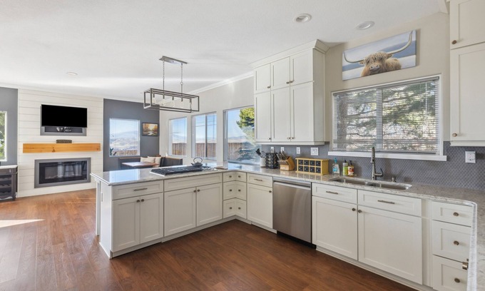 Sparks House | NEW LISTING! A Slice of Heaven: Scenic Getaway with Hot Tub by RedAwning