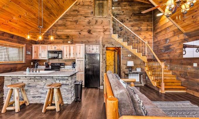 Langston Cabin | New Listing - Cabin on Lake Guntersville