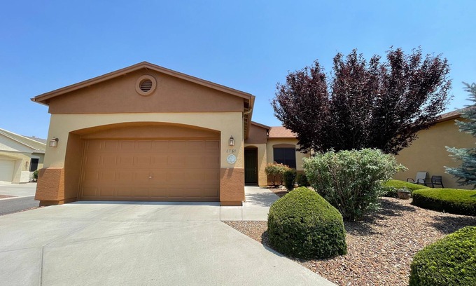 Granville House | NEW LISTING! Charming, remodeled, tastefully decorated, furnishings brand new!