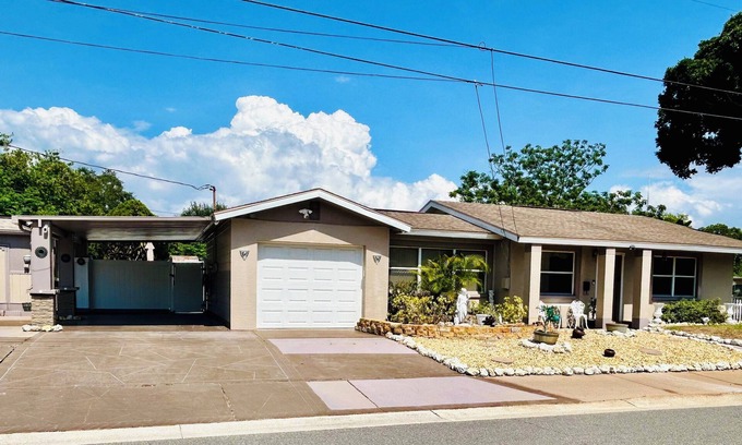 Greater Pinellas Point House | !NEW LISTING!CHARMING HOME-TREE SWING-BBQ-NEAR BEACH/PARK/LAKE/RESTAURANT/SHOPS!