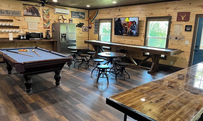 Sevierville Cabin | New Listing - Cozy 5-bedroom cabin in Sevierville - sleeps 18!