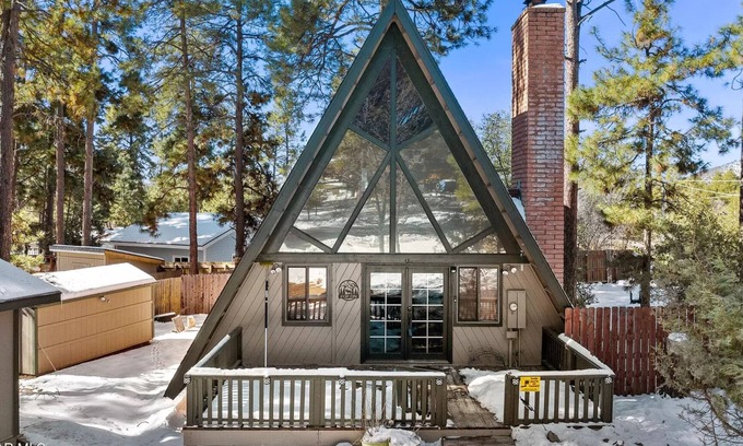 Groom Creek Cabin | New Listing - Cozy A-Frame cabin in adorable Mt neighborhood just 12 min to DT!