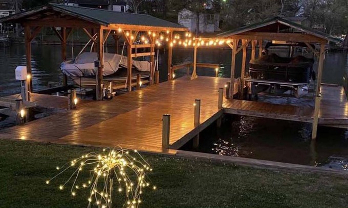 Waterloo House | NEW LISTING ! Cozy and relaxing water front lake house with breath taking views