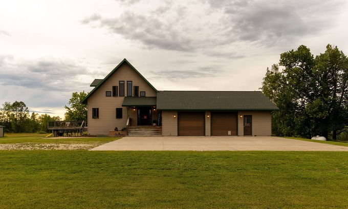 Blackduck House | *NEW LISTING* Cozy Vacation Home with Fireplace