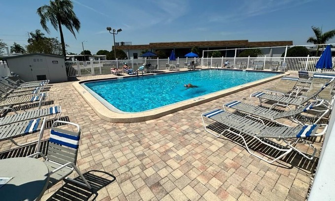 Clearwater House | NEW LISTING-HOME/POOLS/SHUFFLE BOARD/GYM/BOCCE BALL/HORSESHOE PITS/NEAR BEACH