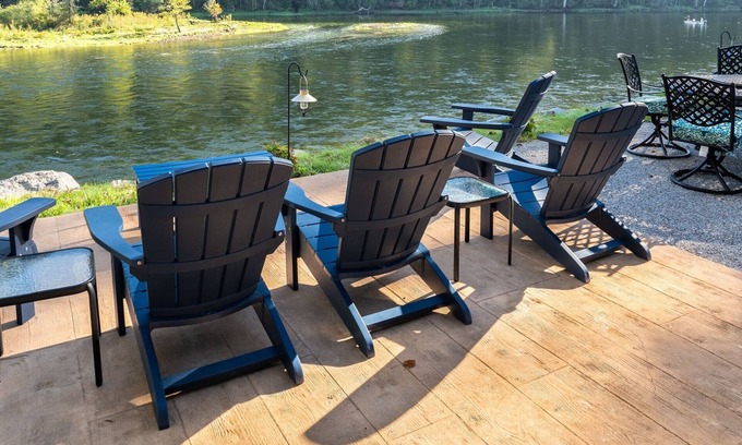 Lakeview House | NEW LISTING- Riverfront/Unique/Perfect location/Private