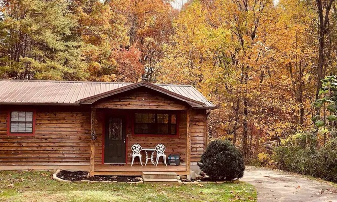 Seymour Cabin | NEW LISTING! TRANQUIL TWIN CABINS 2BR/1BA-EACH! PERFECT SMOKY MOUNTAIN RETREAT!