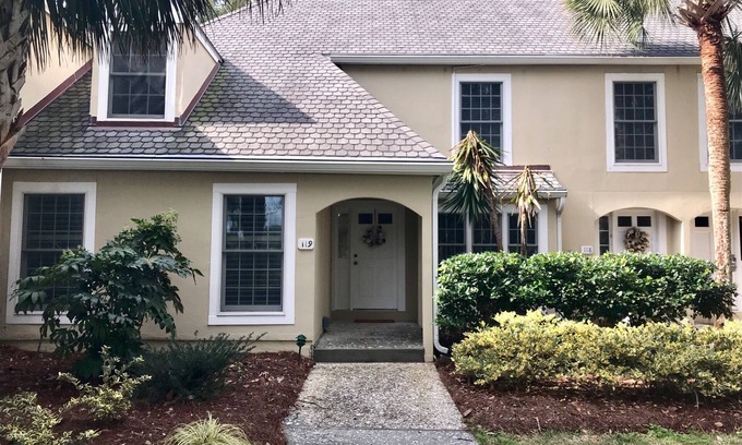 Shipyard Plantation House | NEW LISTING! Modern Townhouse - Evian Villas in Shipyard,