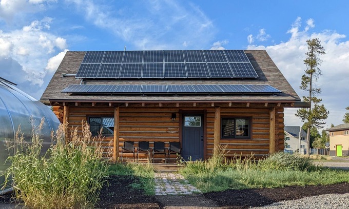 West Yellowstone Cabin | New Log Home - blocks from the West Gate of Yellowstone