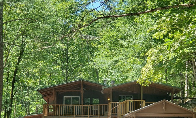 Mount Ida House | NEW Lower Nightly Rates! Large Private Home on Lake Ouachita! No Admin Fees!