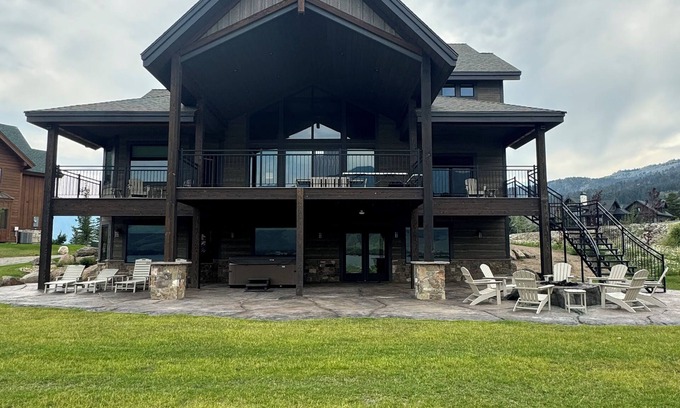 Island Park Cabin | New Luxurious waterfront cabin on Henry's Lake. 26 minutes to West Yellowstone