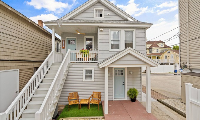 North End Condo | New! Luxury Coastal Cottage 2BR Retreat. Walk to beach and Boardwalk