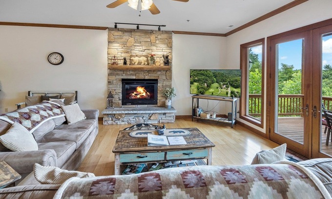 Whittier Condo | New Luxury Condo in Smoky Mountain Country Club, No Steps to Get In!