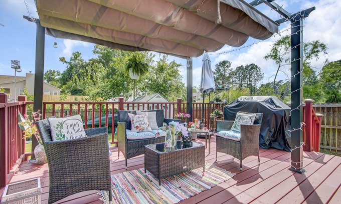 Goose Creek House | *NEW* Luxury & Cozy Entire home, Near Beach & Lakes