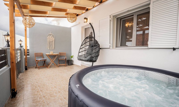 Salakos House | New - Luxury Getaway with Jacuzzi Platanos House - Salakos