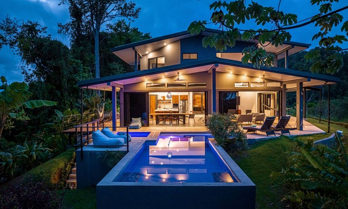 Portalon House | New Luxury Home - 180 degree Ocean Views - Pool/Hot tub -Sleeps 11 - Chef avail