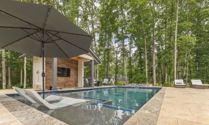 Fair Play House | New Luxury House on Lake Hartwell w/swim up bar