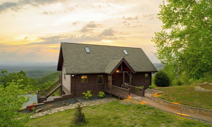 Bostic Cabin | NEW Luxury Mountain Cabin with Stunning Sunset Views