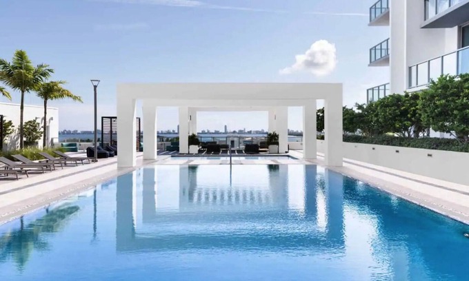 Northeast Miami Condo | NEW Miami Bayview Condo with pool, gym and parking