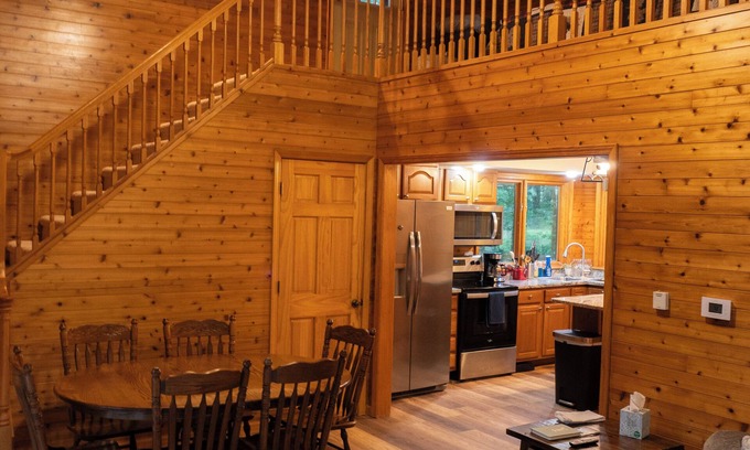 Rosamond Cabin | New Minglewood is our Cozy 3-bedroom cabin with WiFi, AC in lovely Irving