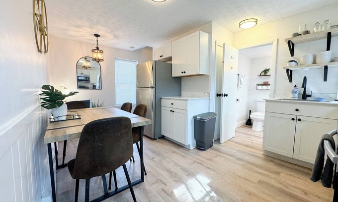 Manchester Apartment | New - Mins to Concord/Nashua - Walk to Downtown -