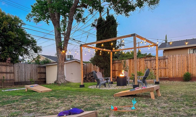 Arden-Arcade House | NEW - Modern 3BR & Backyard Oasis - 5 Minutes from American River!