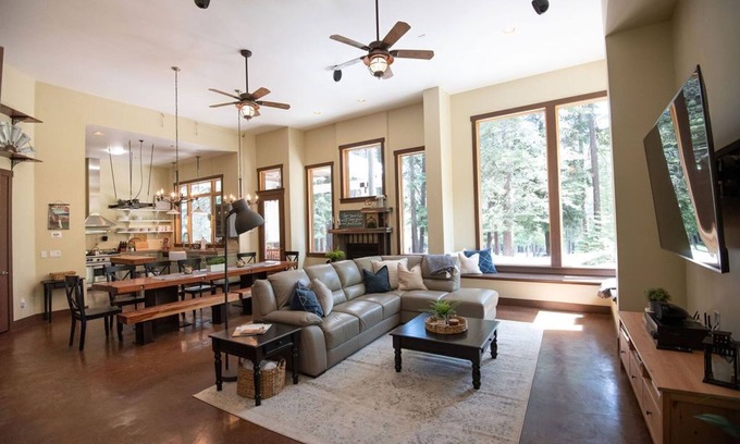 Lake Almanor West House | NEW! Modern and Spacious high-end home! Newly renovated! On golf course!